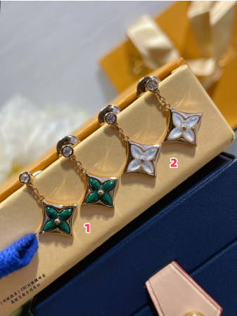 l0*is V*t0n mother-of-pearl square earrings