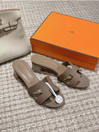 UA Hermès Oasis sandal