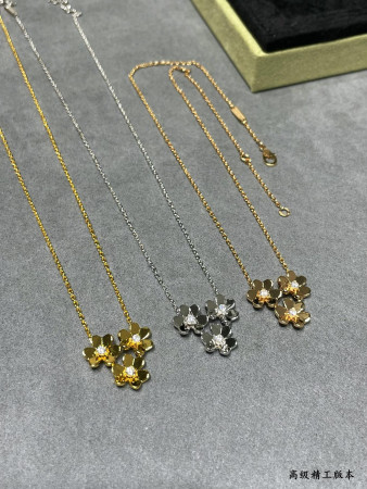 V*N CL*F & arpels three-leaf clover necklace