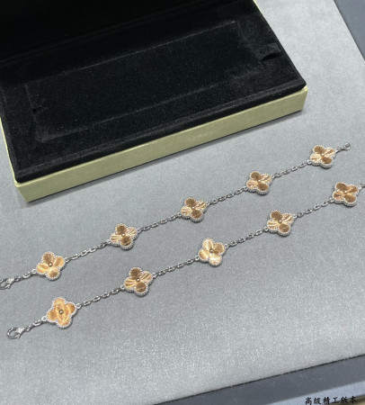 V*N CL*F & arpels five-leaf clover bracelet