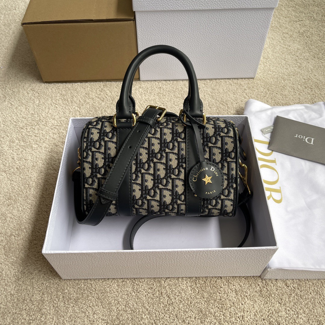 D*or groove 20 bag blue D*or oblique jacquard 20.5 x 13.5 x 12 cm / 8 x 5.5 x 4.5 inches