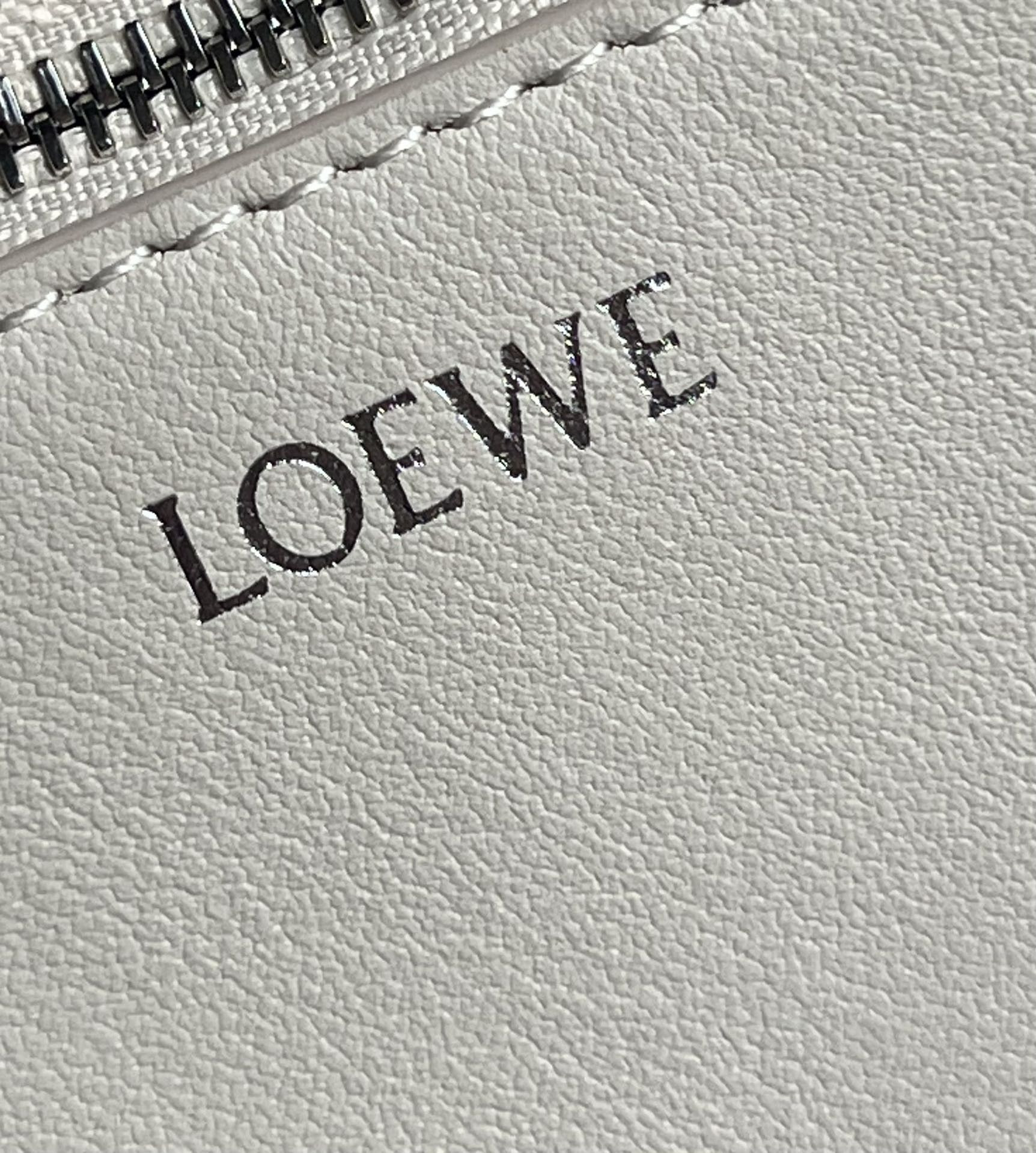 L0ew* puzzle fold pouch in shiny nappa calfskin 15.5x23x6.5cm