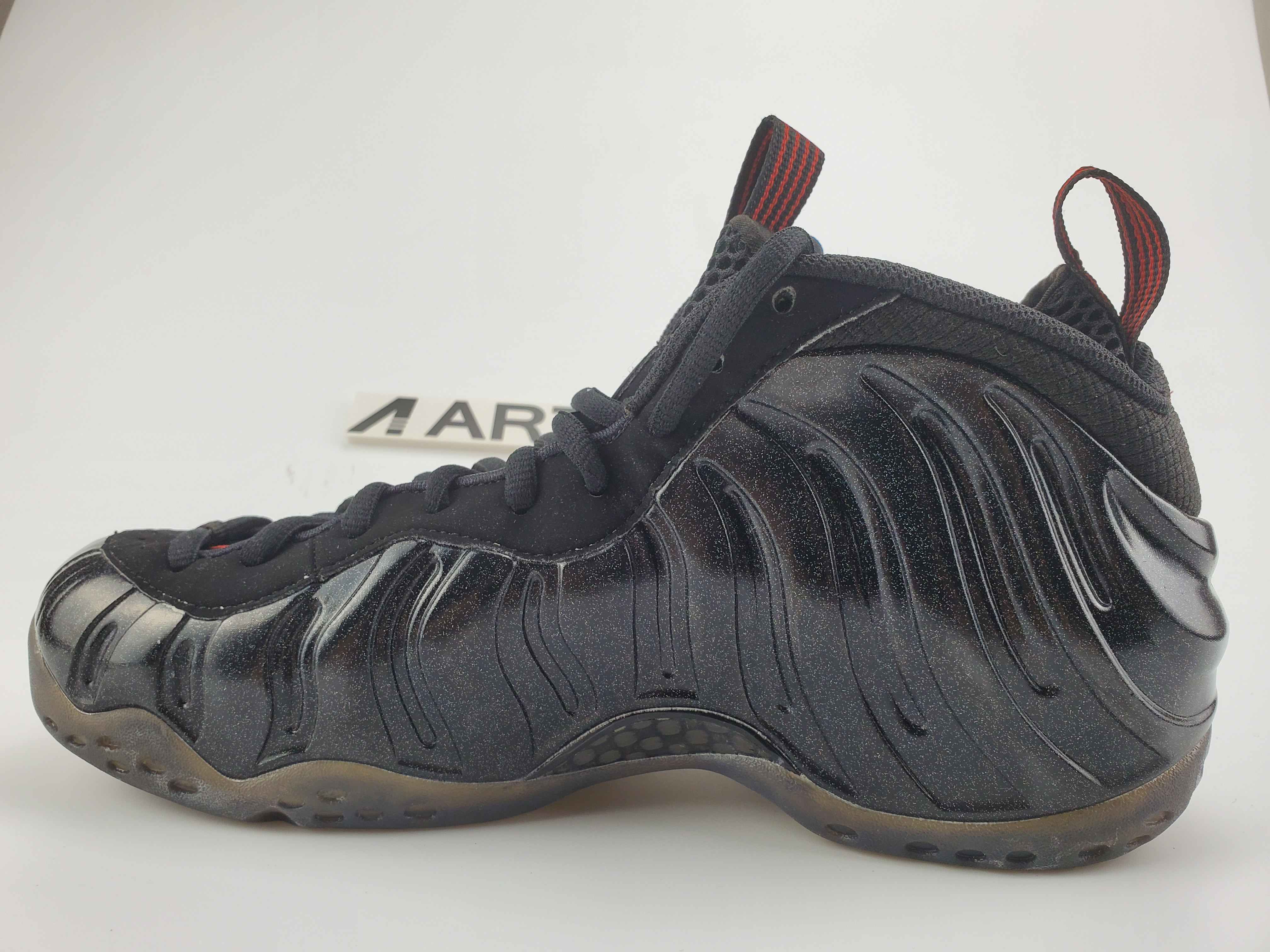 Nike Air Foamposite One “Black/Gold-Red”