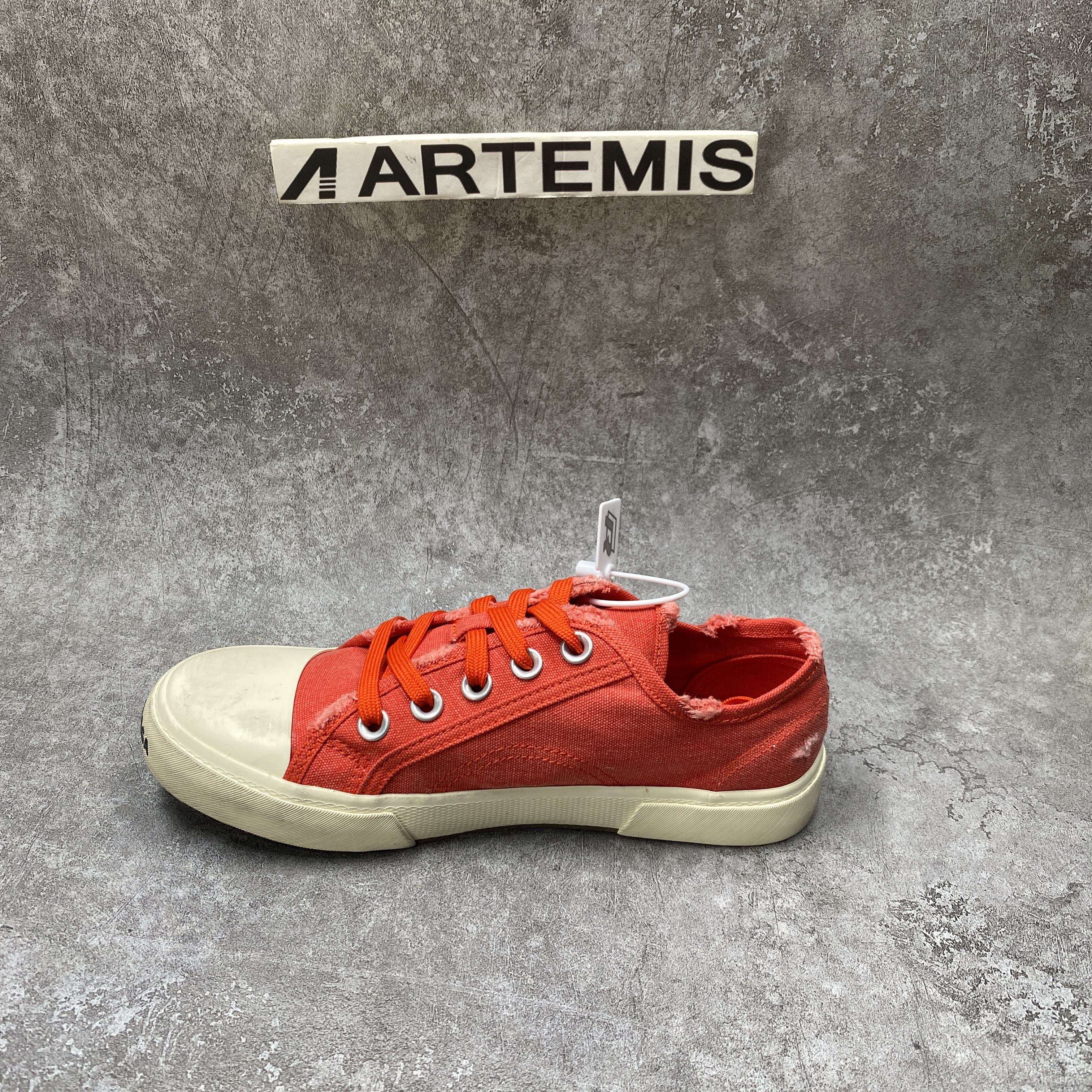 PARIS LOW TOP SNEAKER IN RED