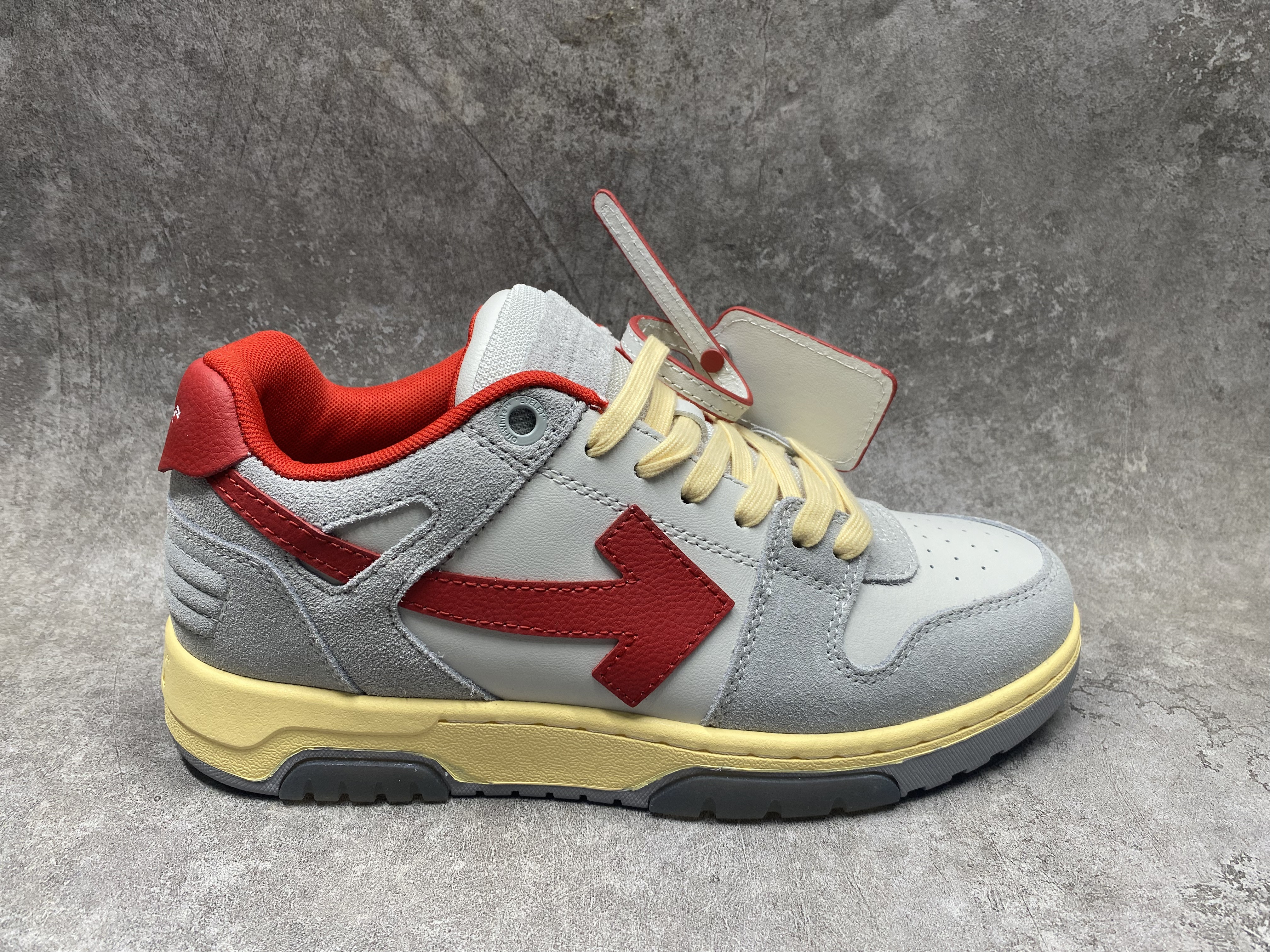 UA OFF-WHITE OUT OF OFFICE LOW