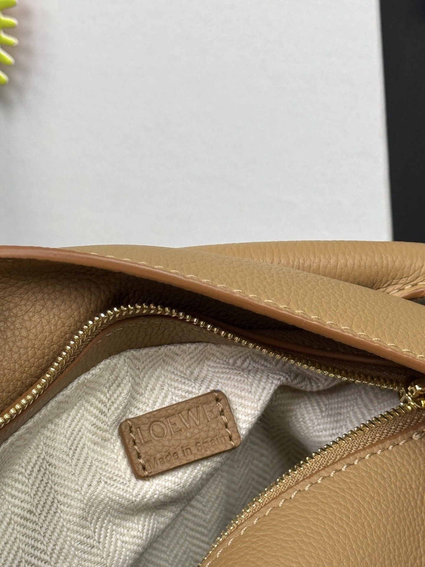 L0ew* mini puzzle edge bag in soft grained calfskin 18x12.5x8cm