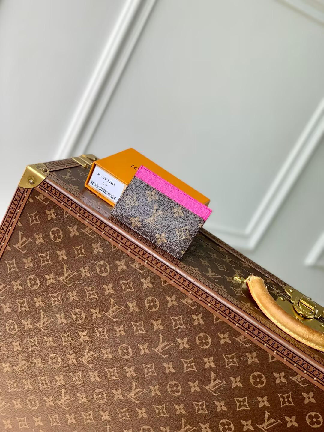 LV Card Holder M13439