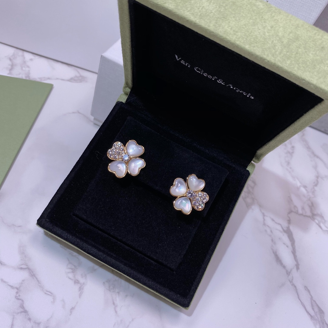 V*N CL*F & arpels four-leaf clover earrings