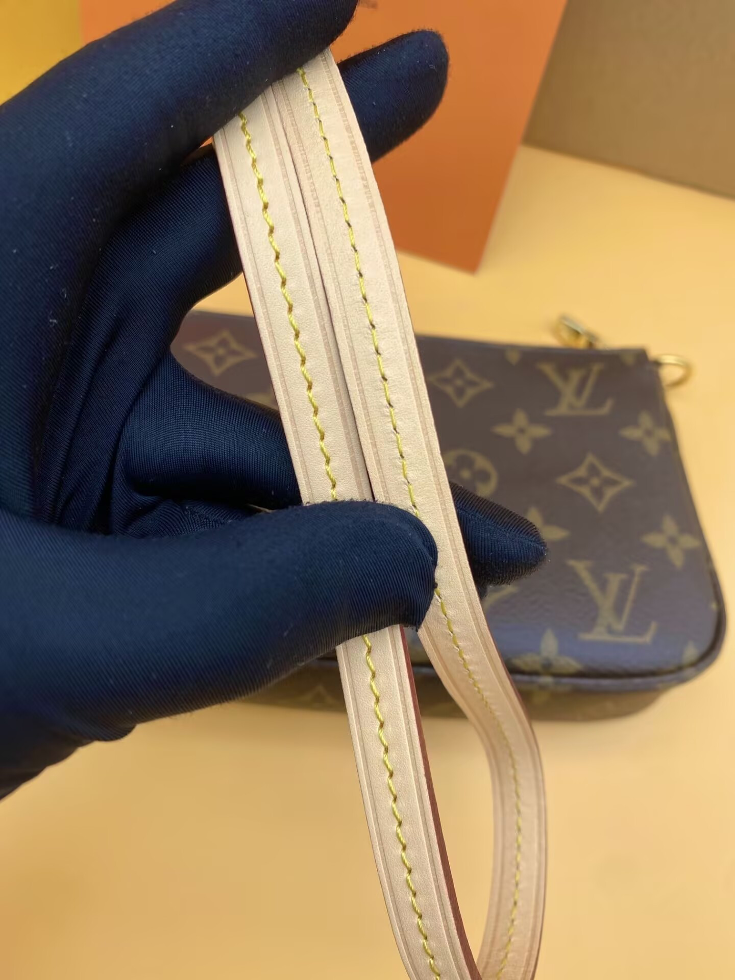 LV Accessory Pouch M40712 23.5x13.5x4cm