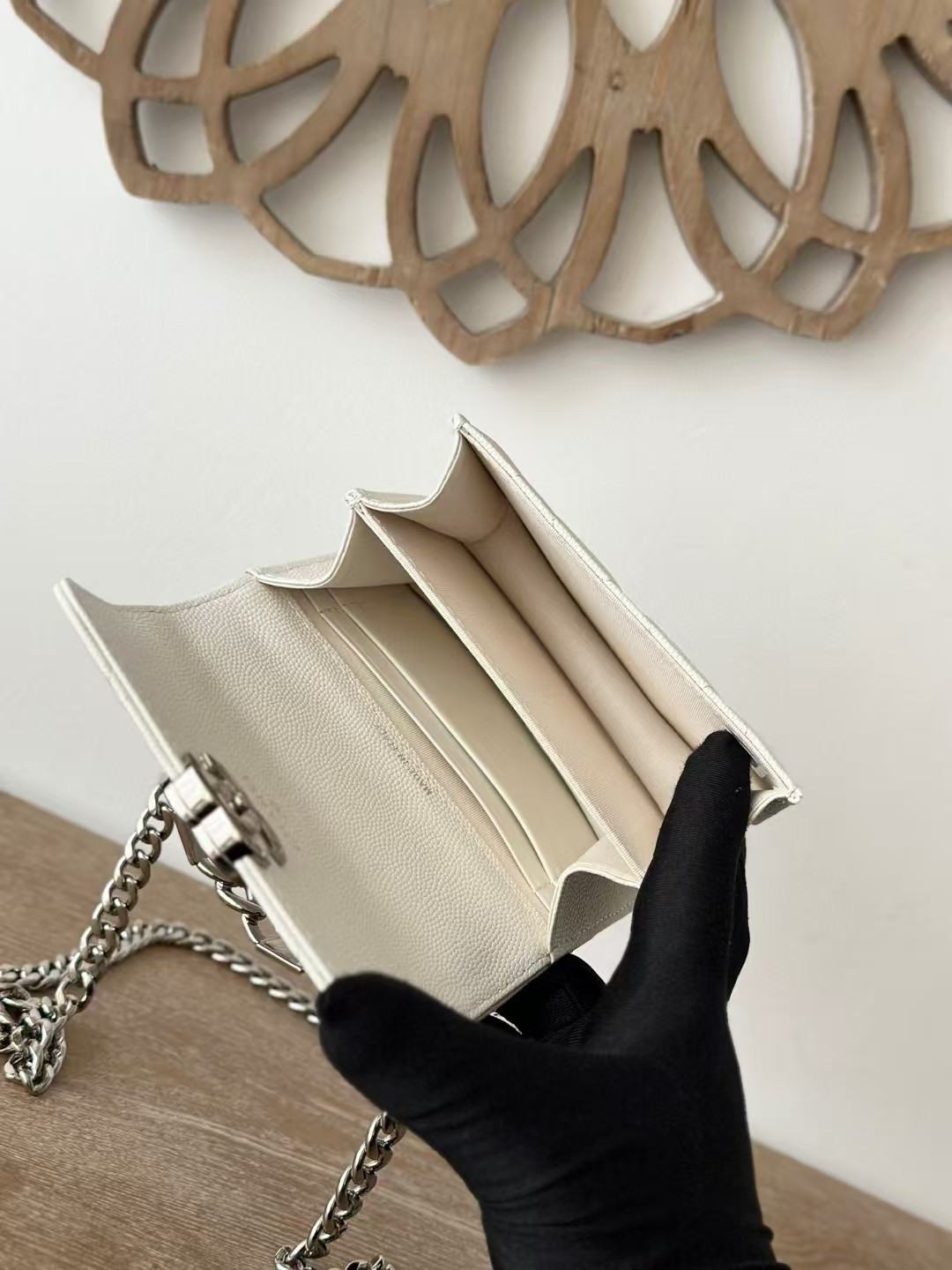 Ch*el coco caviar clutch with chain white 11x8.5x7cm