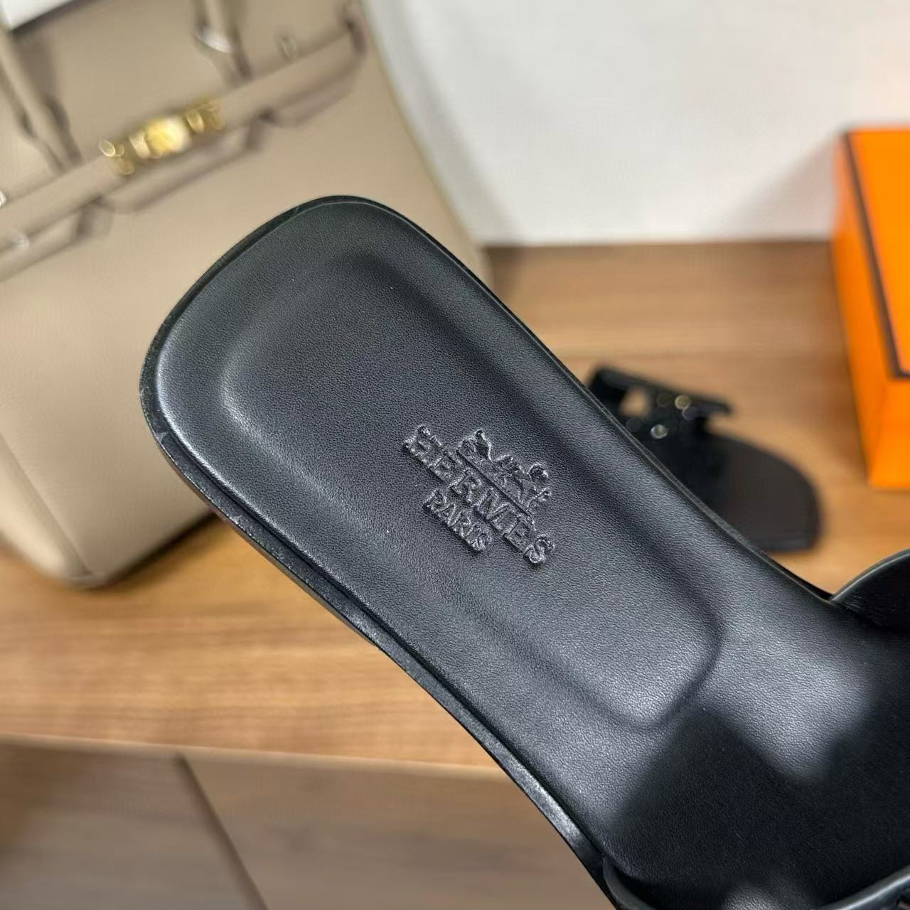 UA Hermès Oran sandal