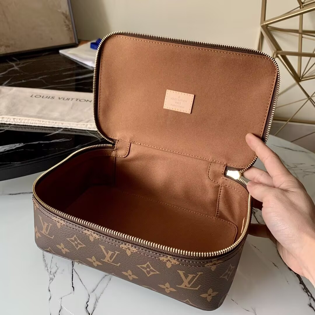 LV Packing Cube MM M43689 22.5x14x8.5cm