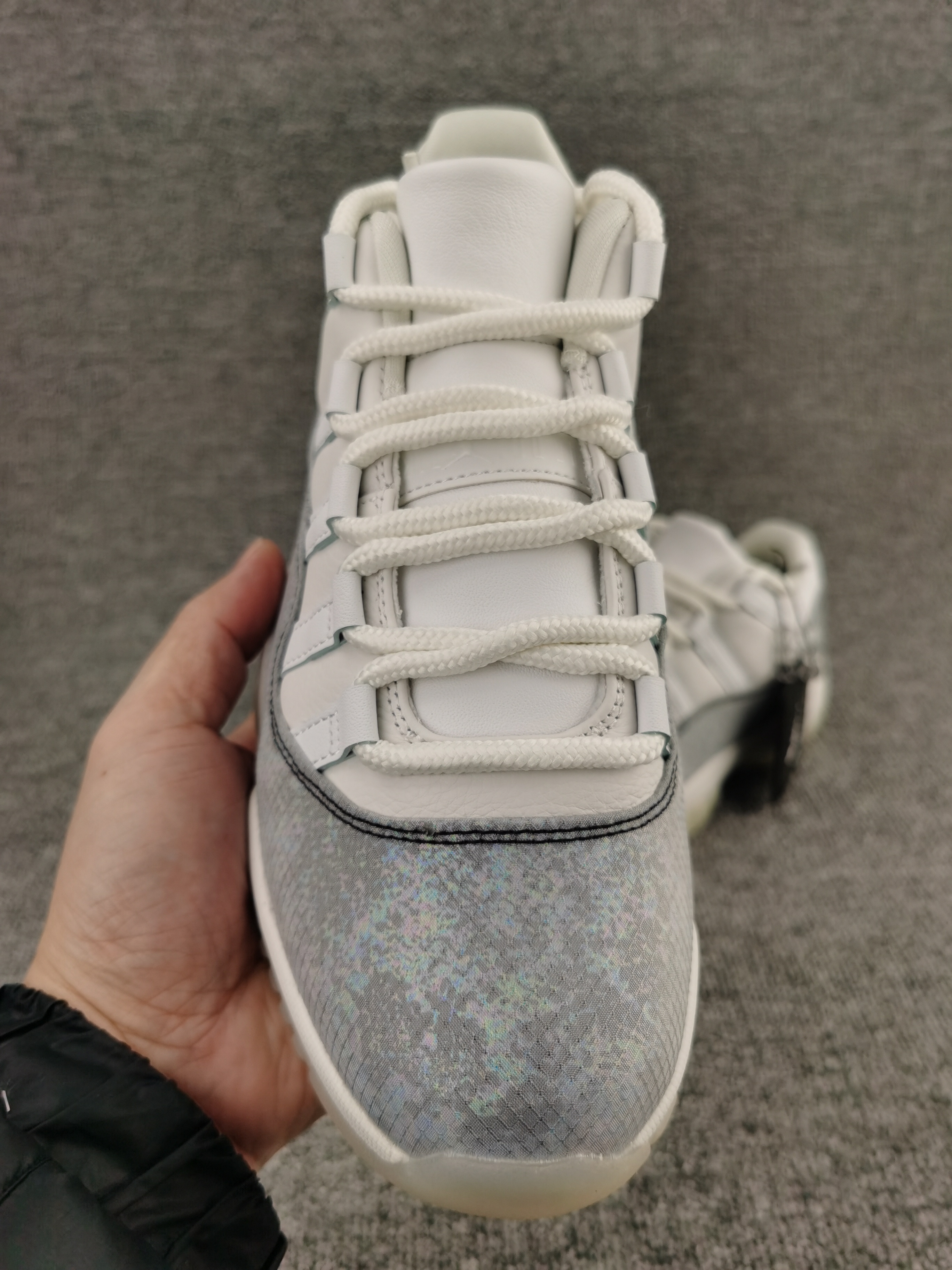 UA AIR JORDAN 11 RETRO LOW