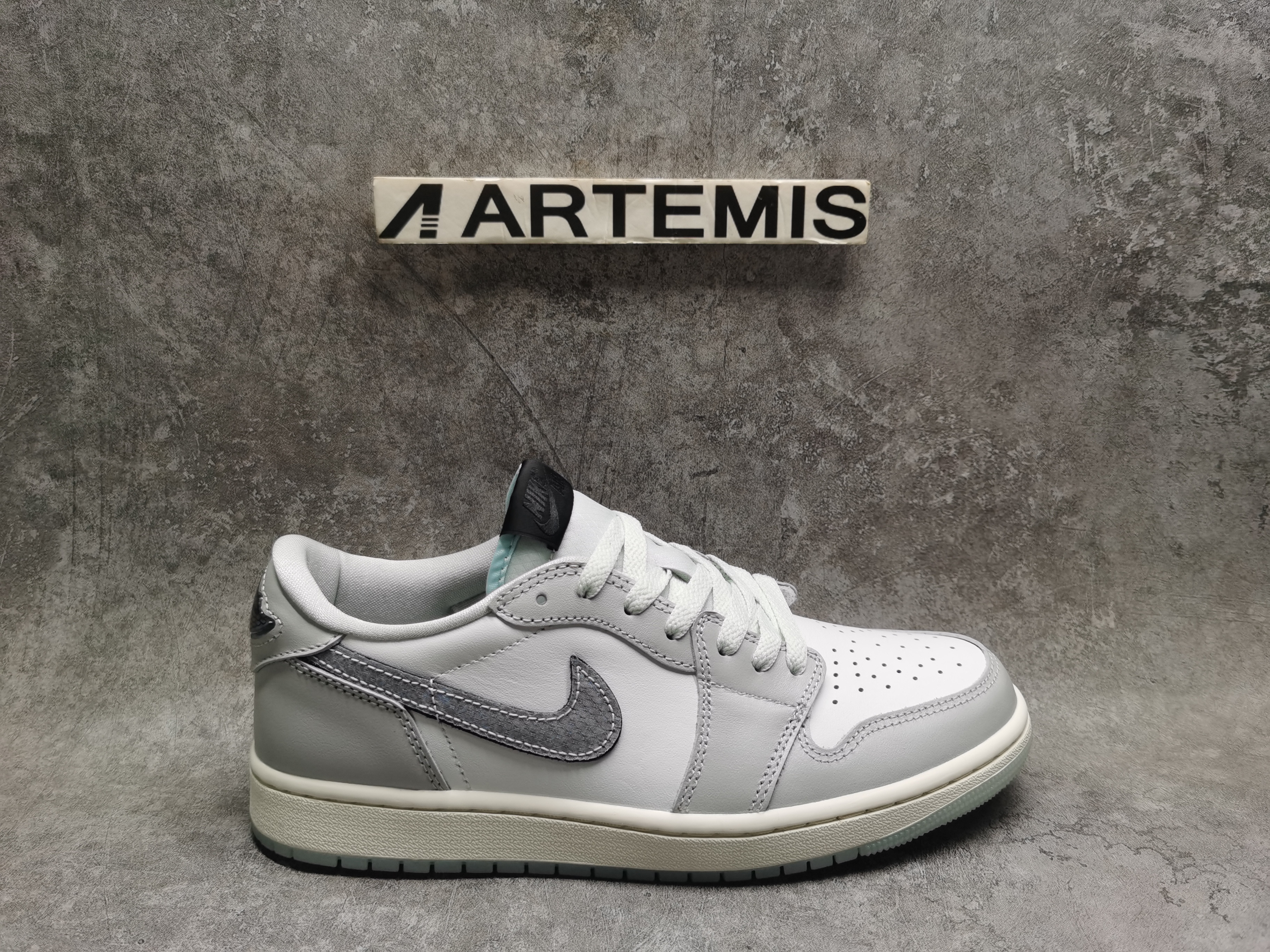 UA Jordan 1 Retro Low OG