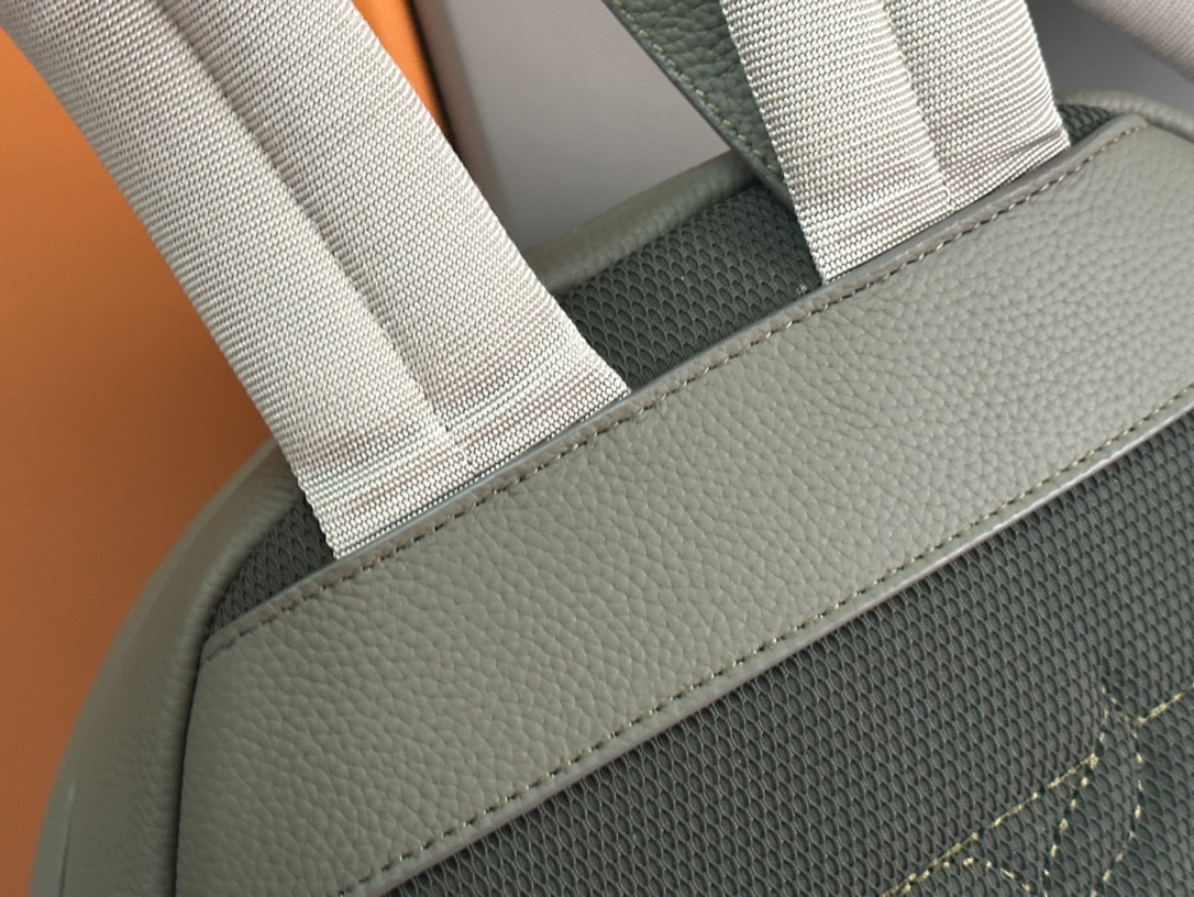 D*or rider 2.0 backpack khaki D*or gravity leather and khaki grained calfskin 31 x 40 x 18 cm