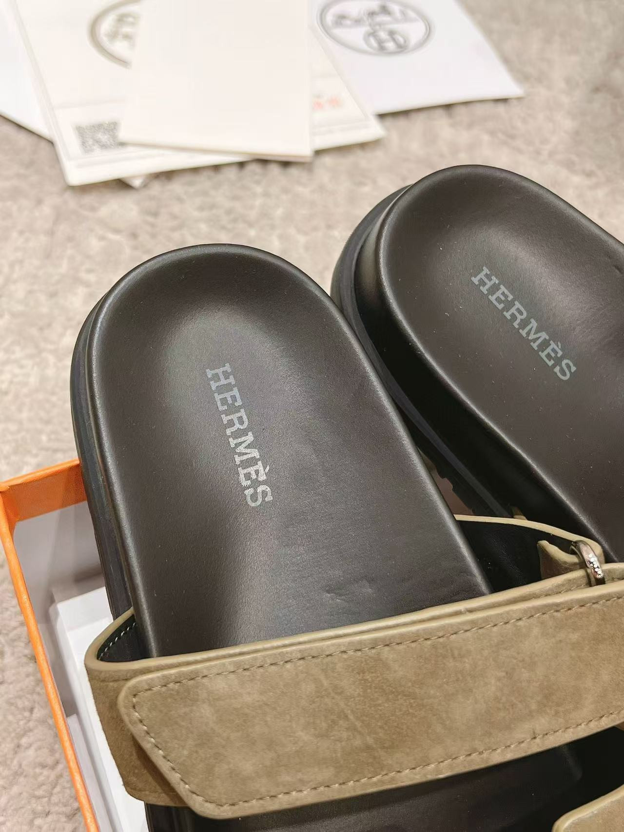 UA Hermès Chypre sandal