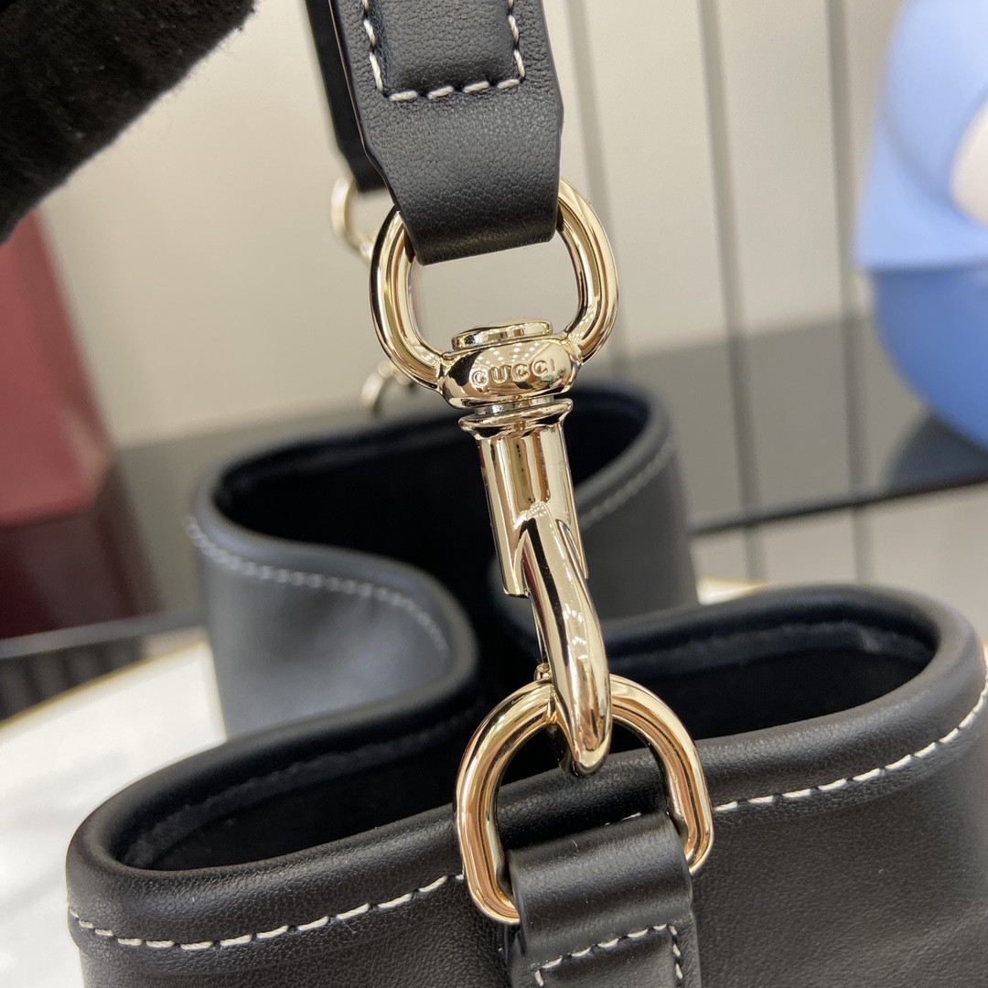 G*u*i mini  emblem 19x18x11cm