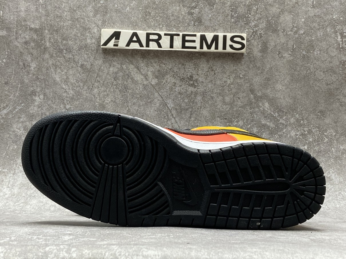 Nike SB Dunk Low Raygun Home