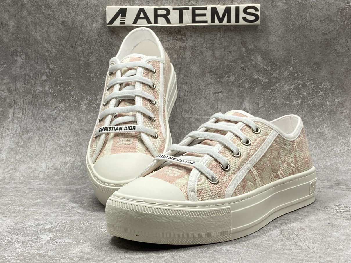 D*or walk n D*or patch embroidery pink