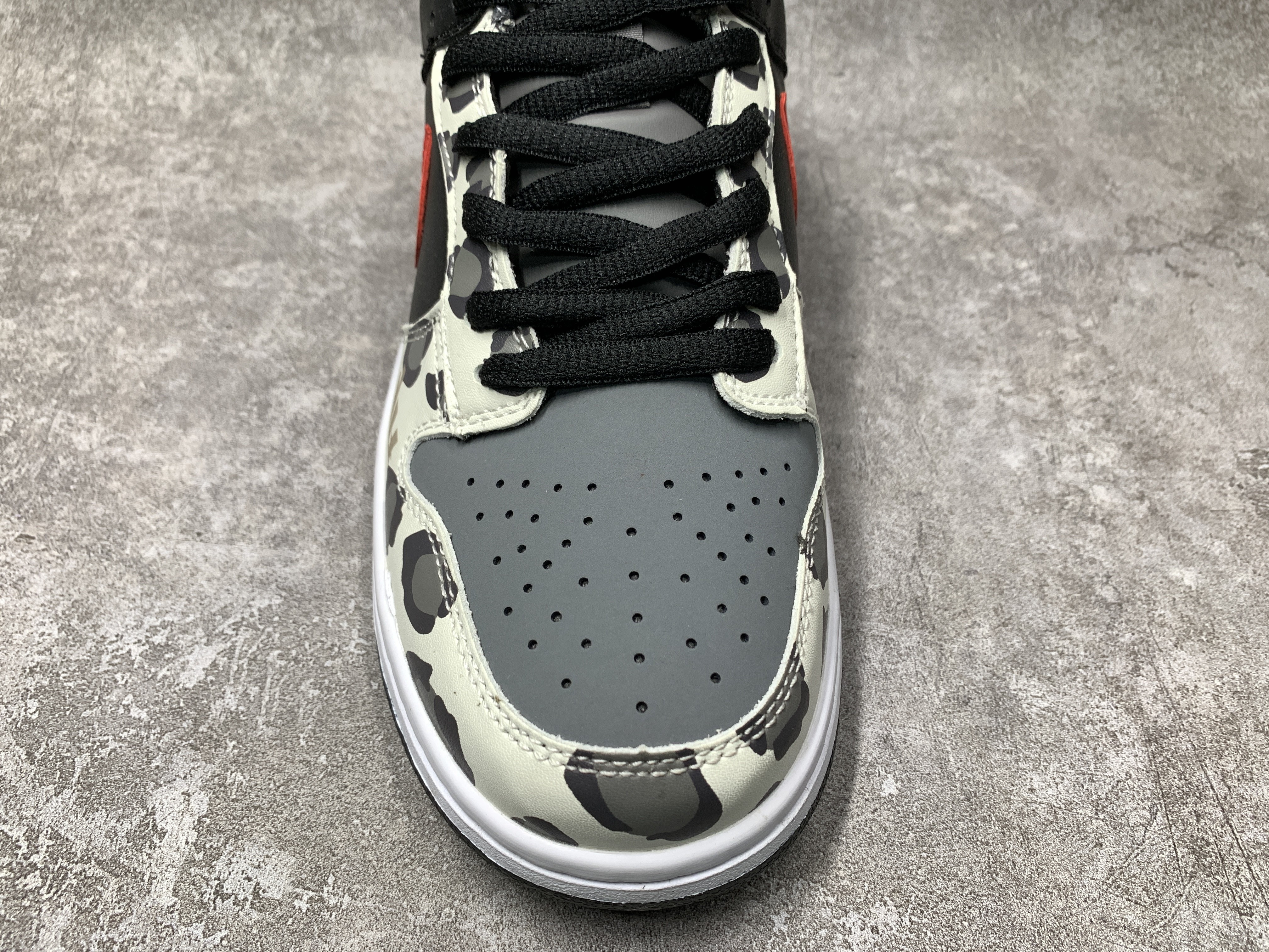 Nike Dunk SB Low Graffiti