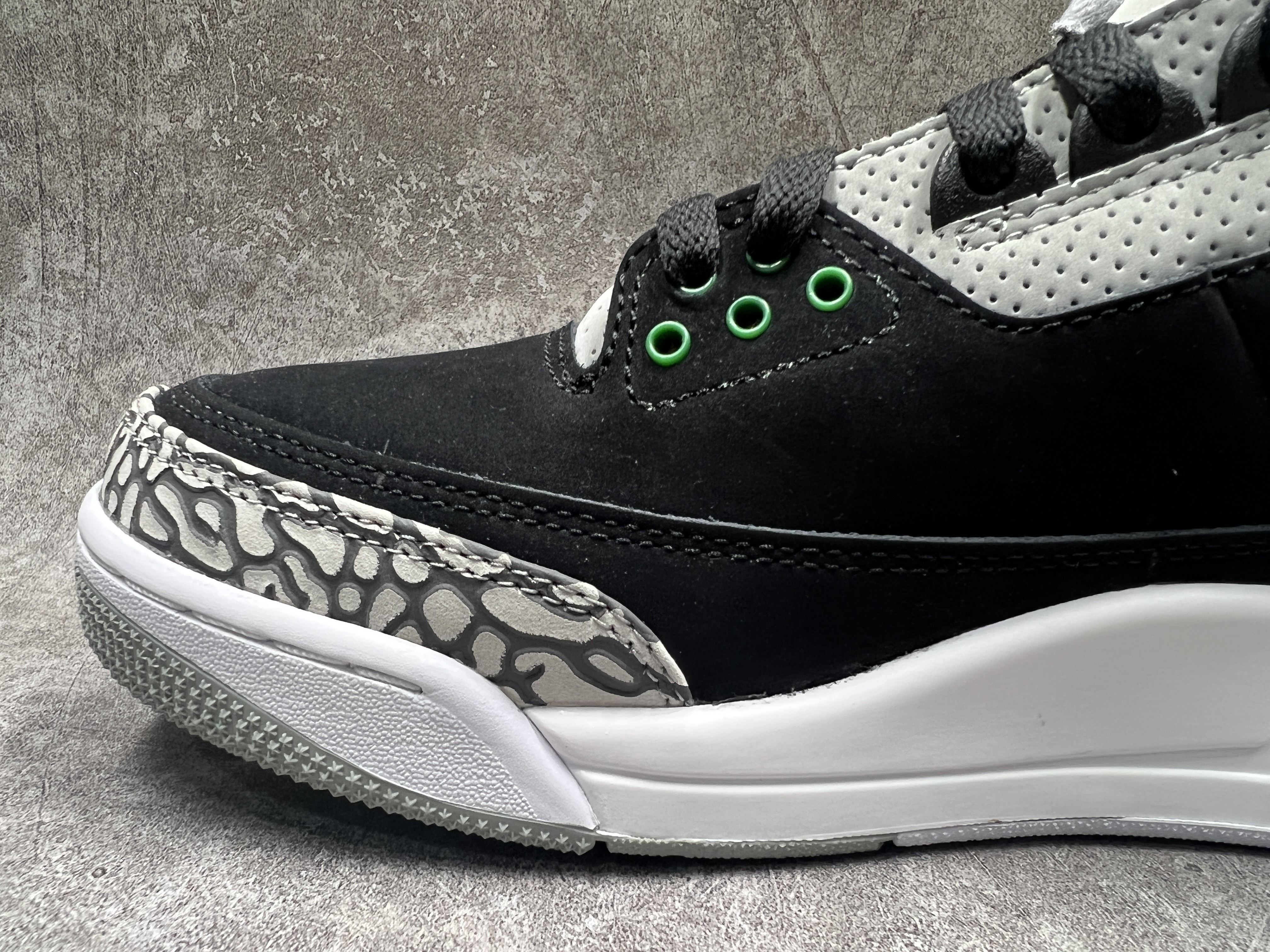 Air Jordan 3  Retro Pine Green