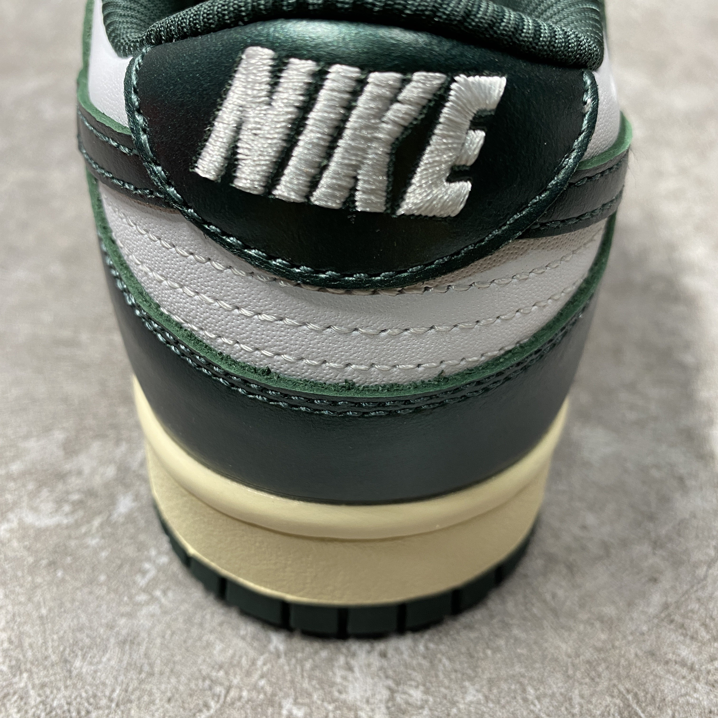 Nike Dunk Low Vintage Green