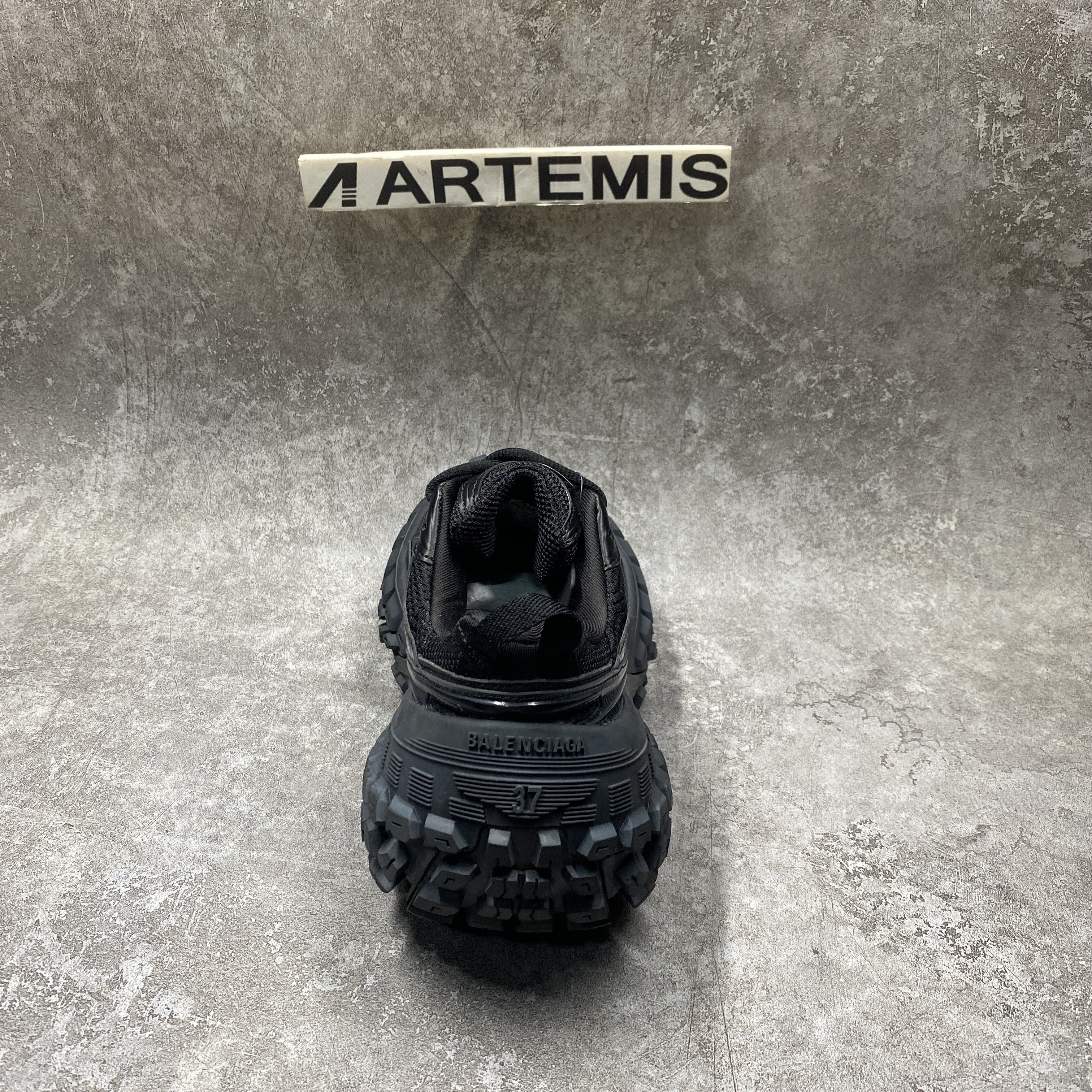 Balenciga Defender Black