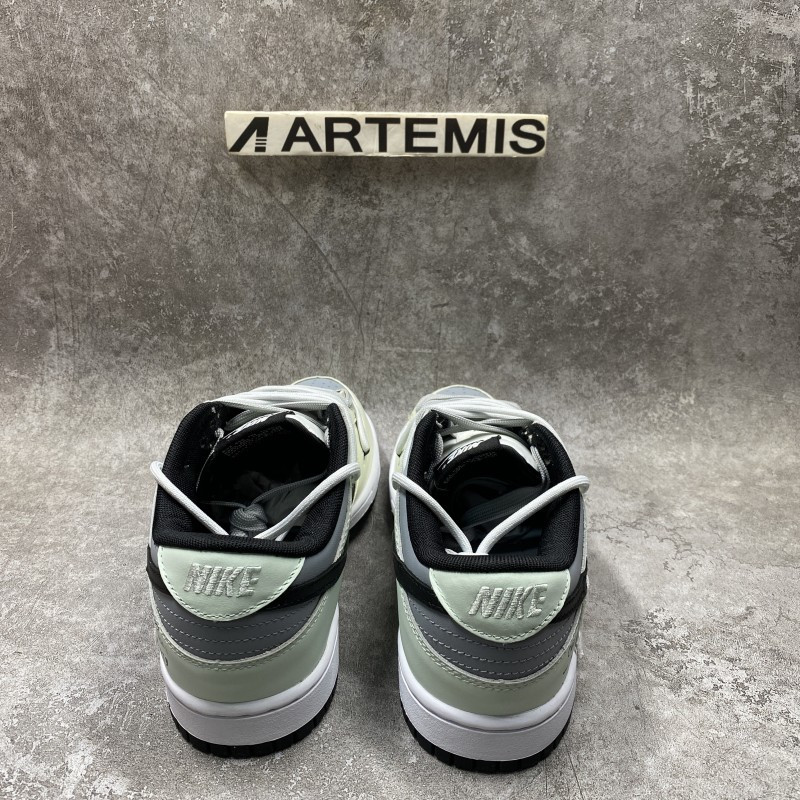 Nike Dunk low off white Video Game