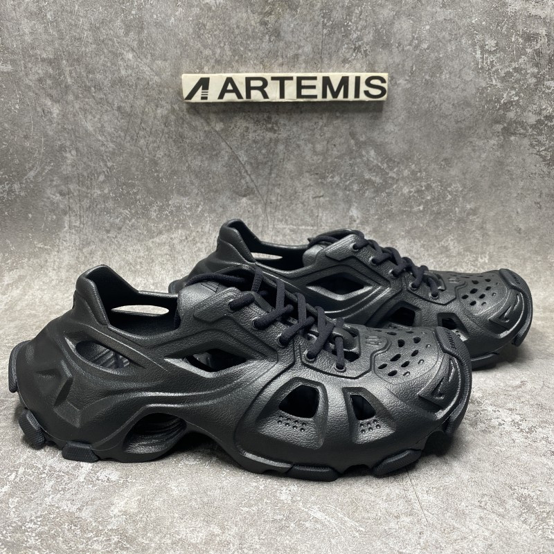 Balenciga HD HD Lace-Up Sneaker in black