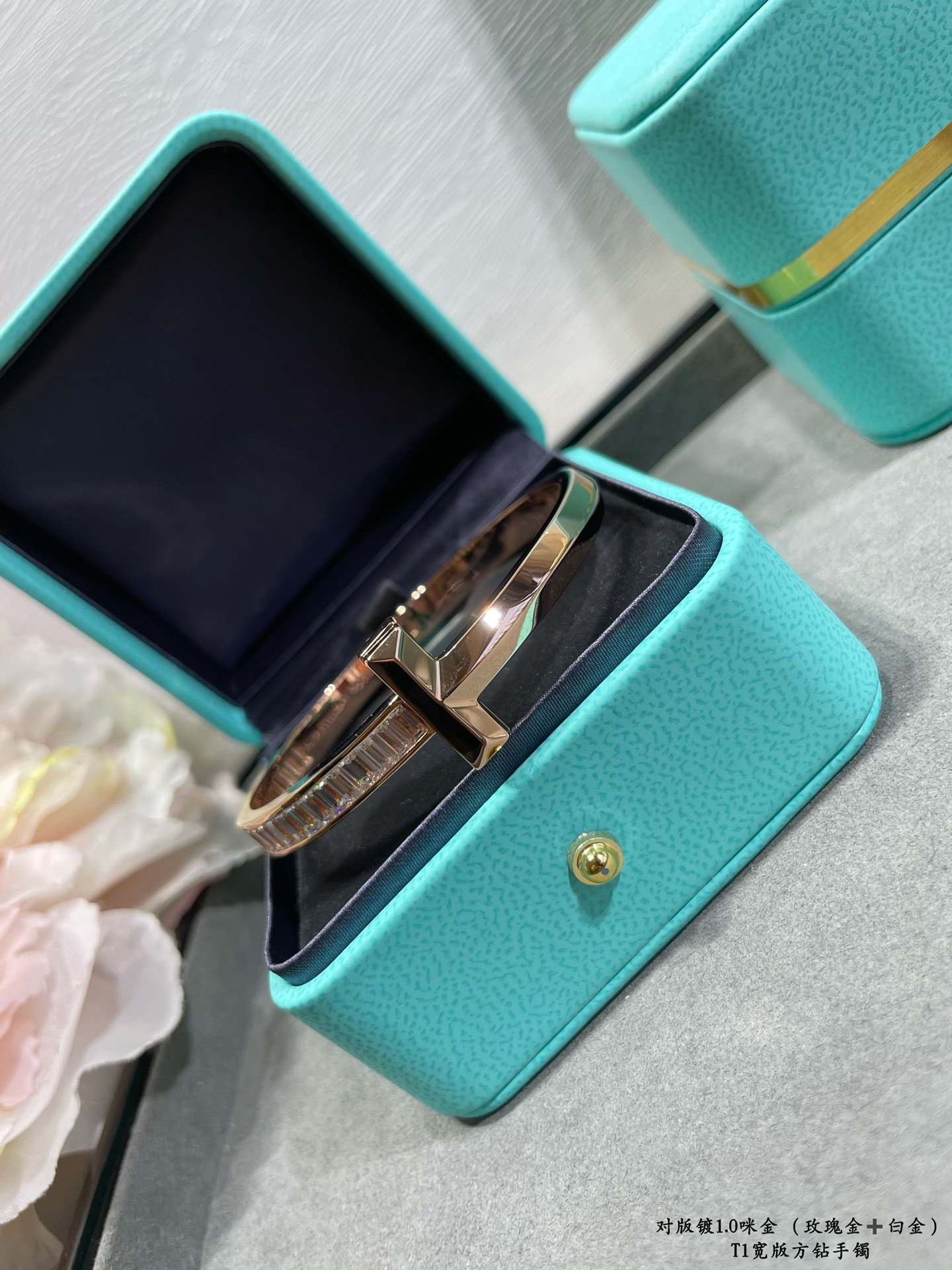 t*f*ny & co. t1 wide square Di*m*nd bracelet