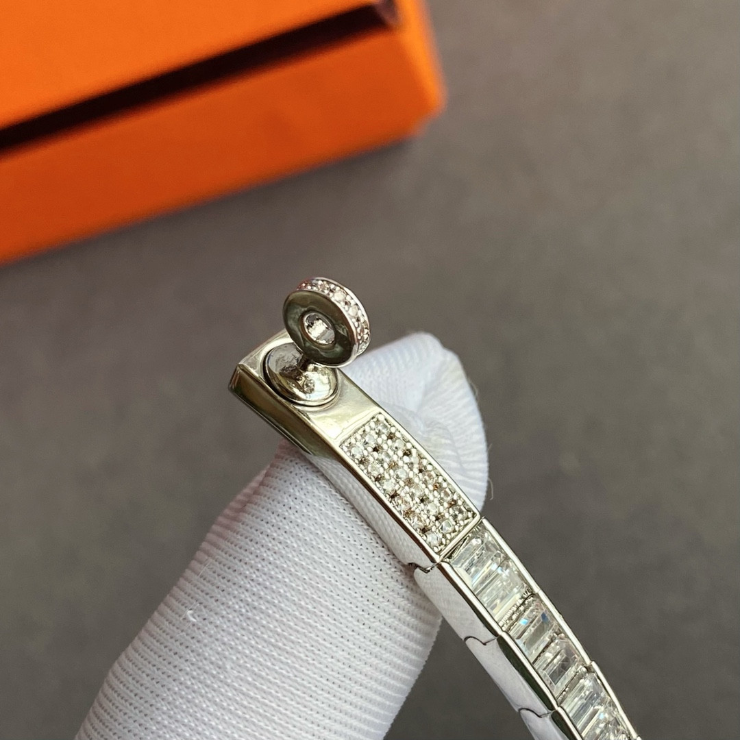 hermès button trapezoid Di*m*nd bracelet