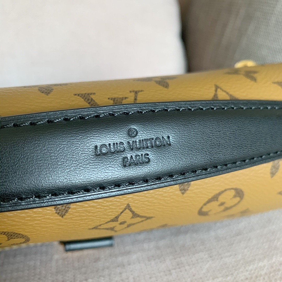 LV POCHETTE METIS M44876