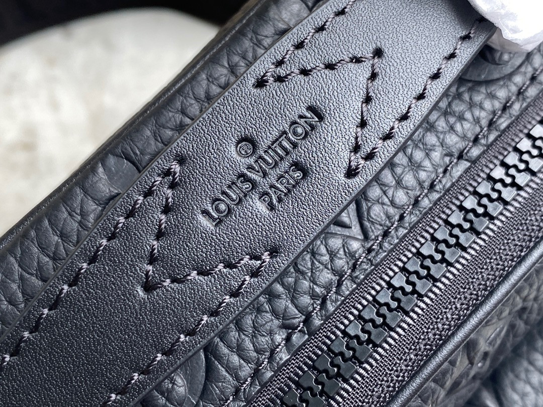 LV S LOCK MESSENGER M58489