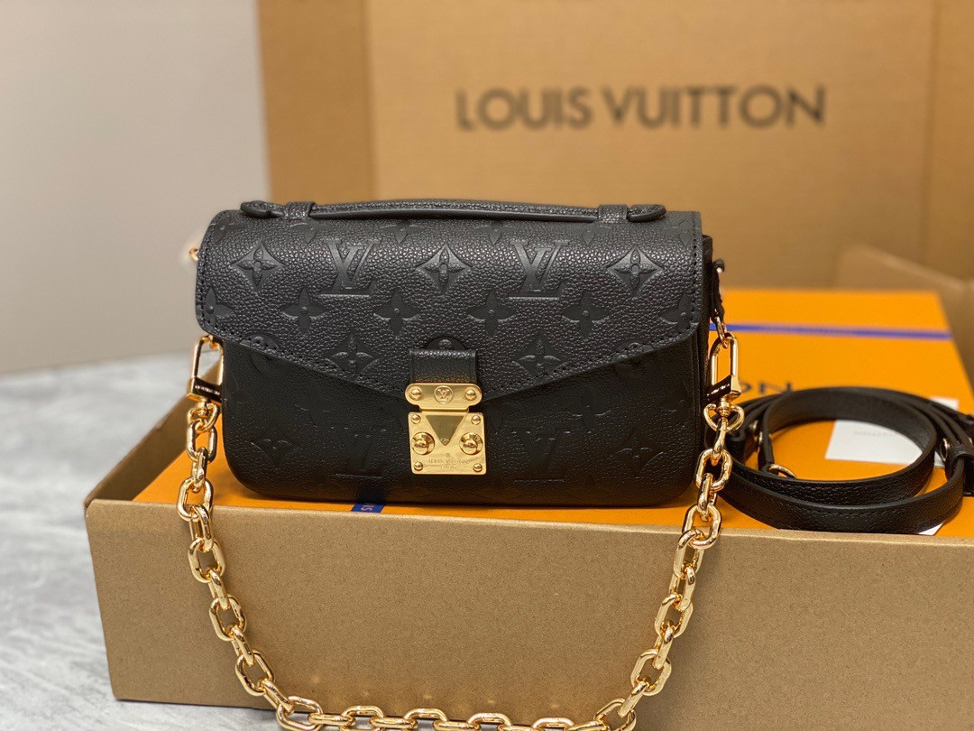LV Pochette Métis East West M46595