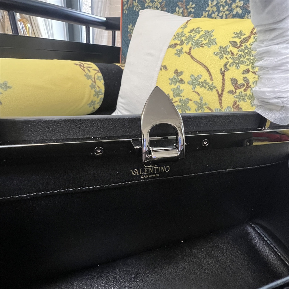 VALENTINO GARAVANI ROCKSTUD PADDED NAPPA HANDBAG BLACK