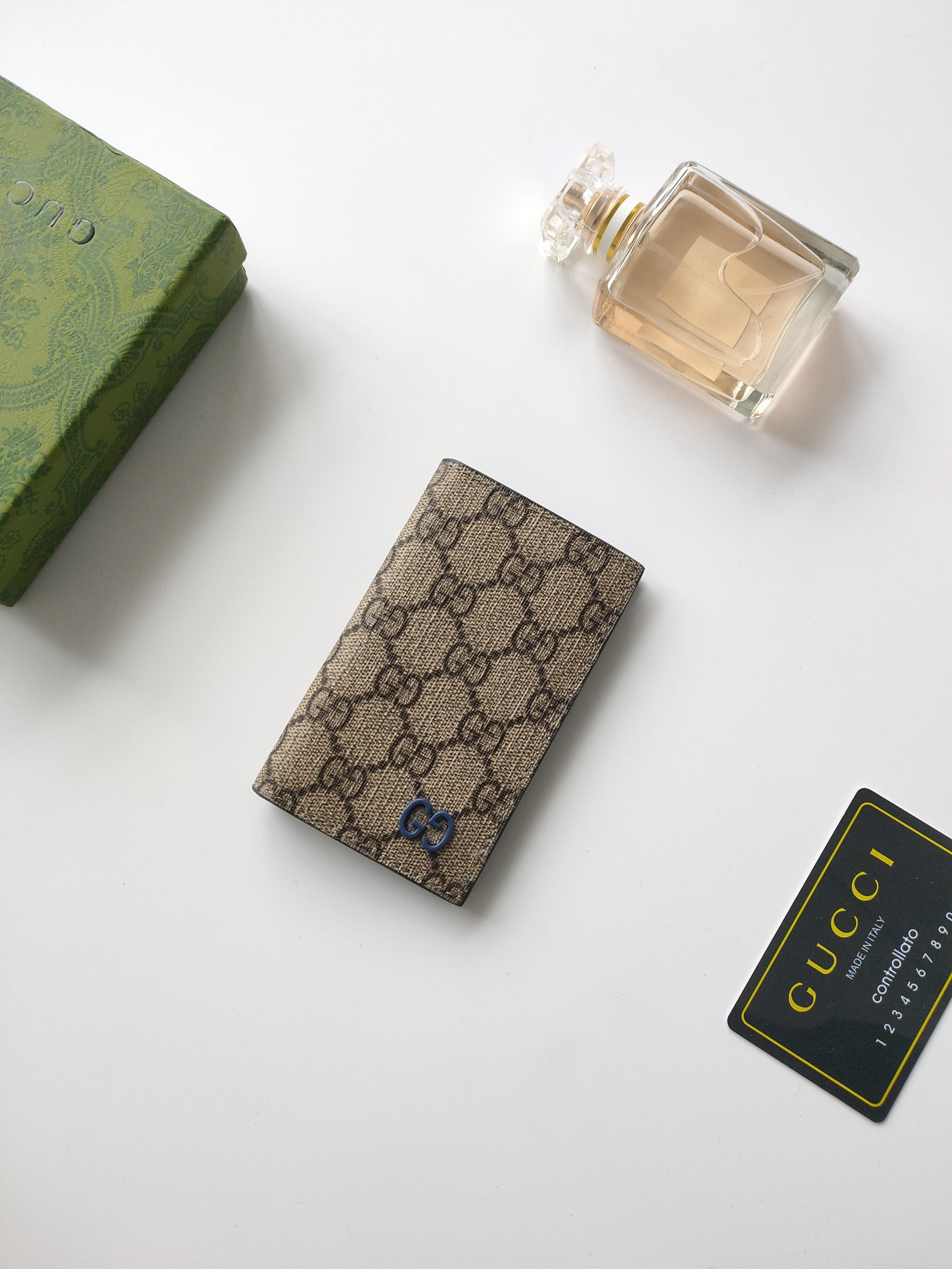 G*u*i gg  card case wallet