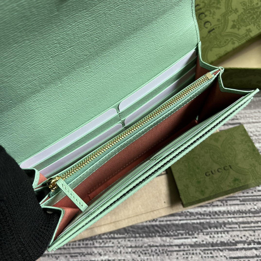 continental wallet with G*u*i script green 7.5"w x 4"h x 1.4"d