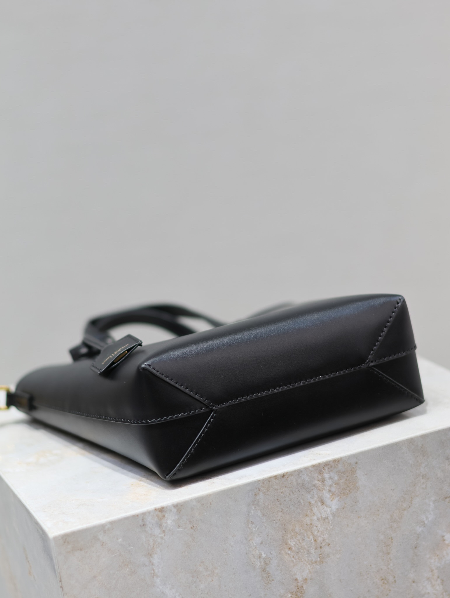 y*l Sa**t Lau*nt paris mini toy shopping in smooth leather black 7.1 x 6.7 x 3.1 inches