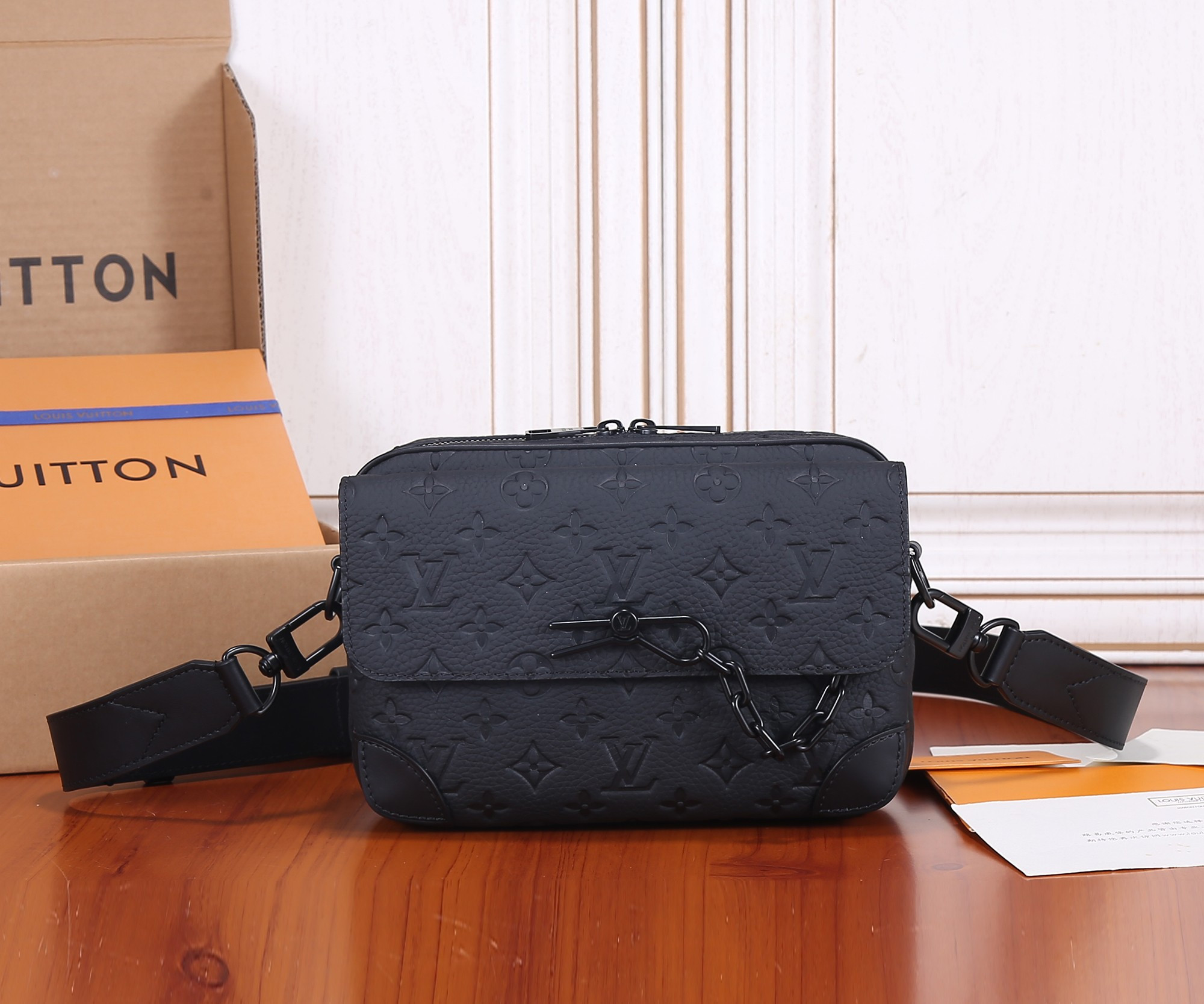 LV M23742 Steamer Messenger 24 x 17 x 5 CM