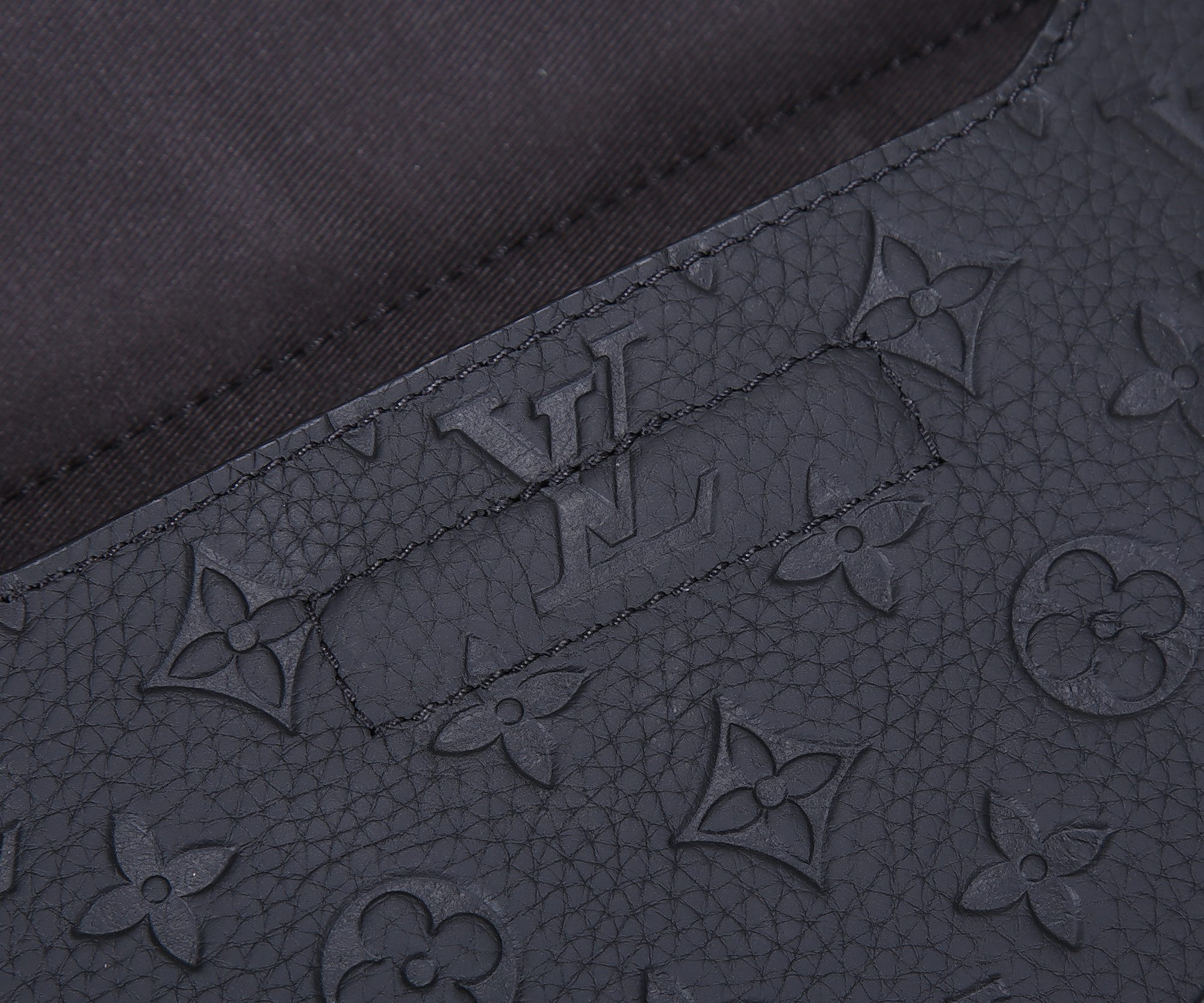 LV M23742 Steamer Messenger 24 x 17 x 5 CM