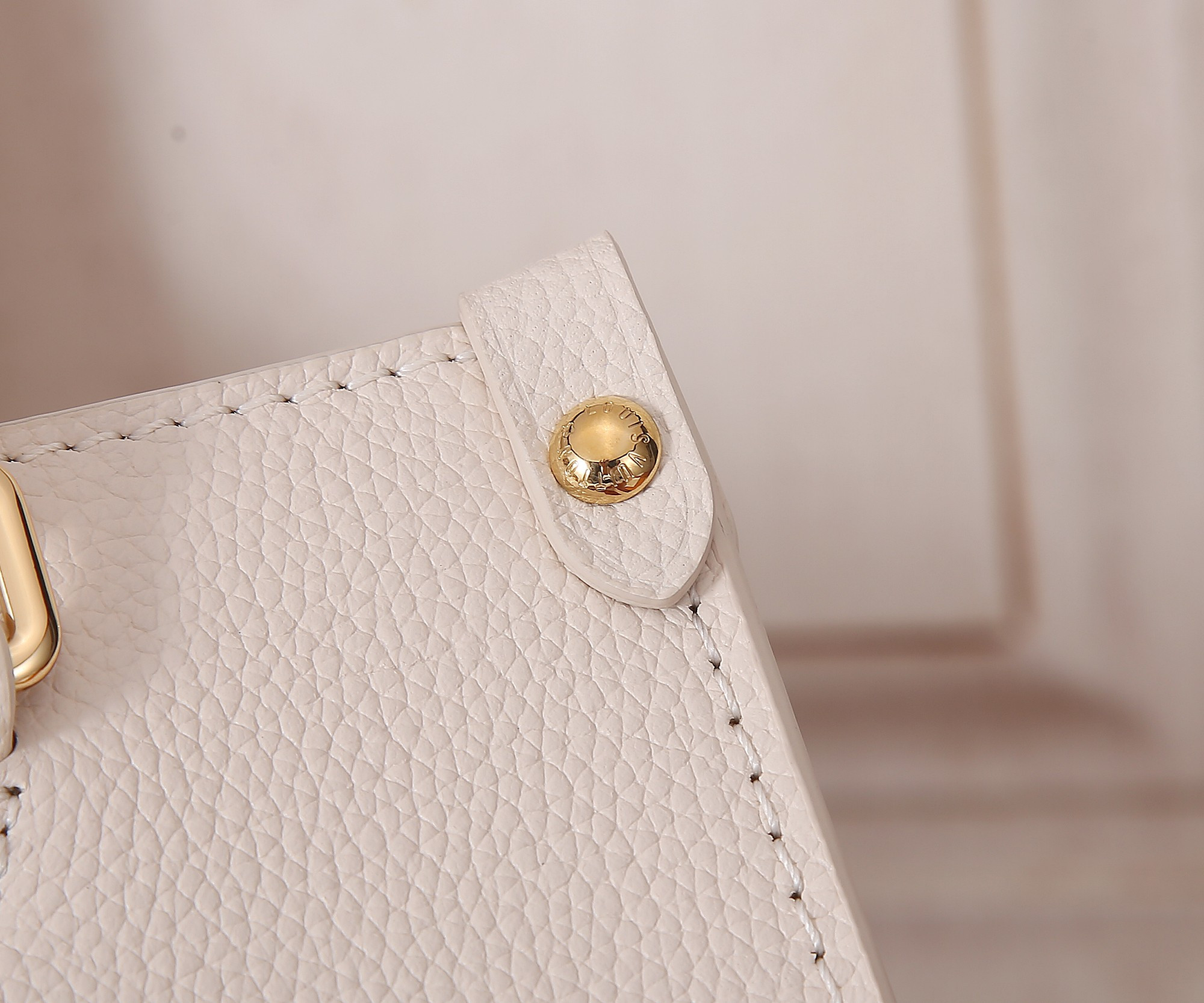 LV M23637 Lock & Go 9.6 x 7.5 x 4.1 inches