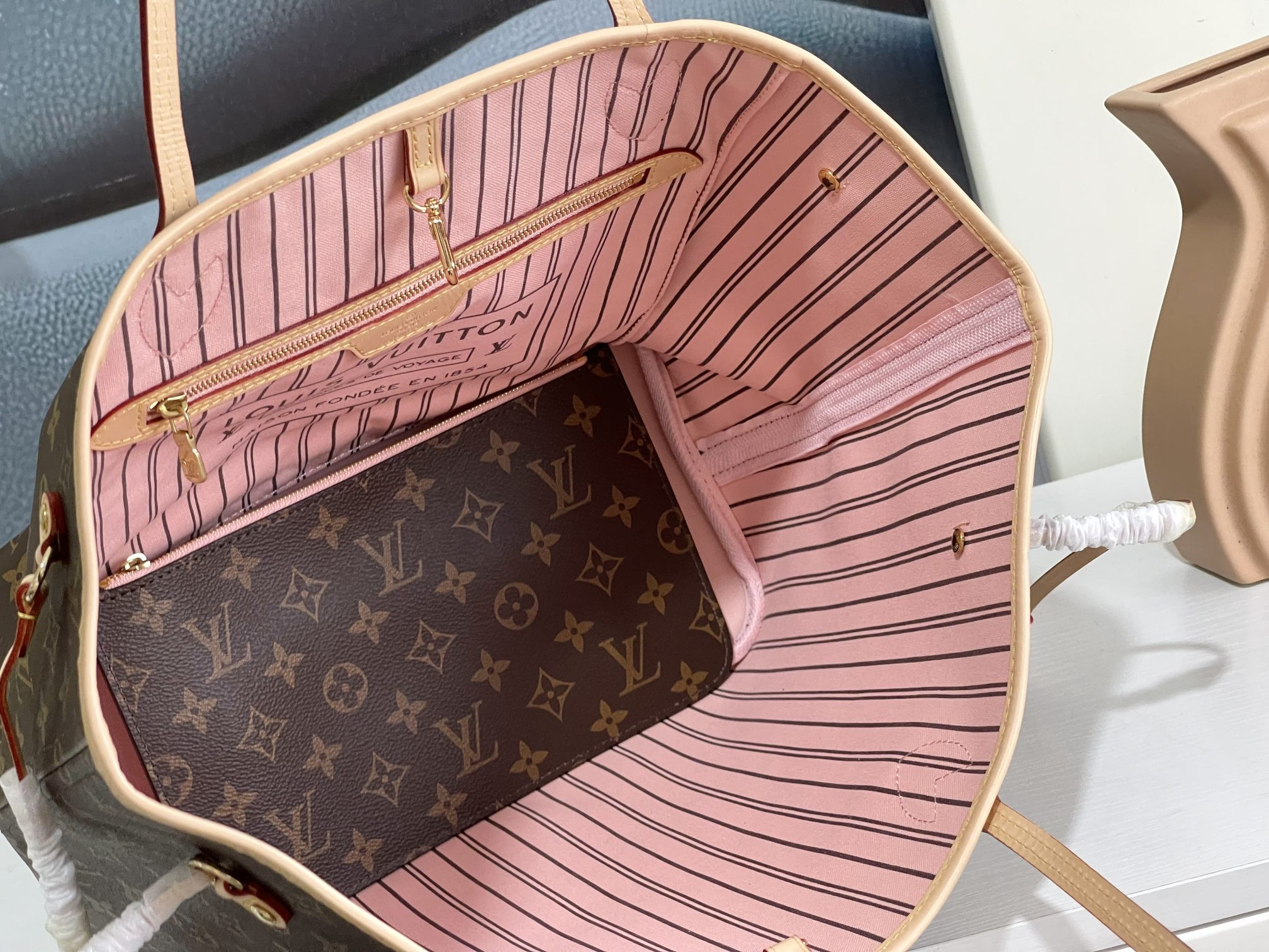 l0*is V*t0n m40995 neverfull mm 12.6 x 11.4 x 6.7 inches without box