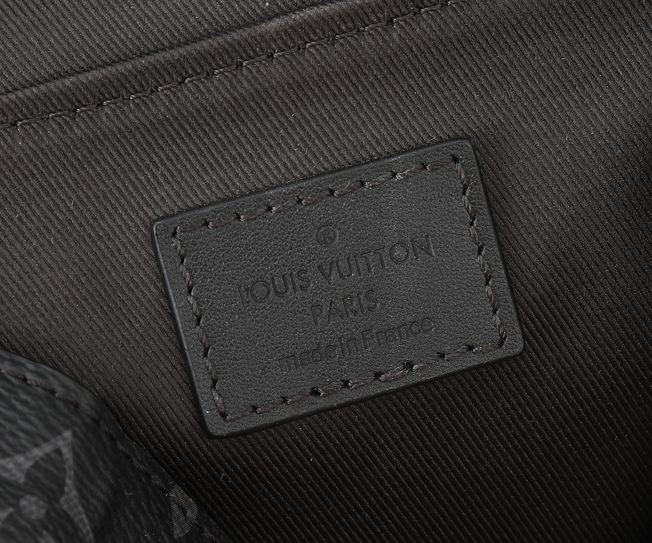 LV Nano Steamer M82774 5.9 x 7.1 x 2.8 in