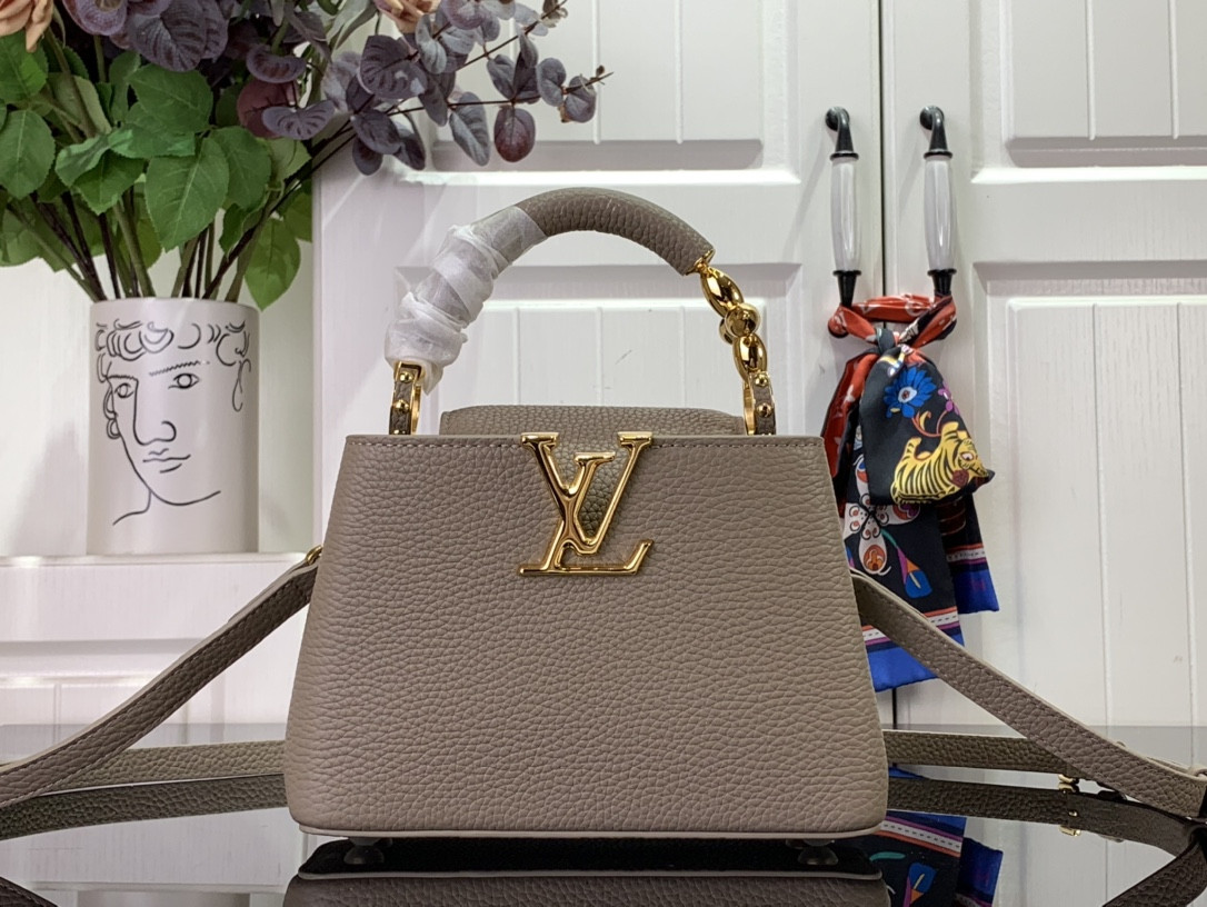 LV Capucines Mini M48861 8.3 x 5.5 x 3.1 inches