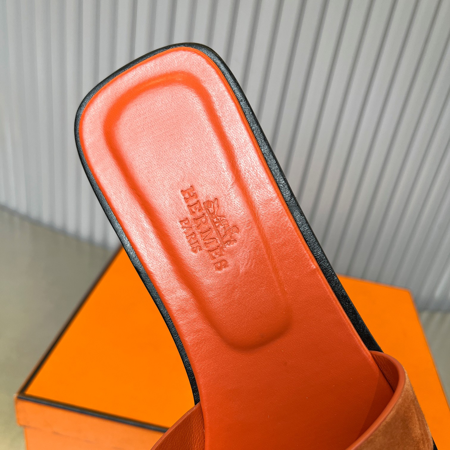 UA Hermès Oran sandal