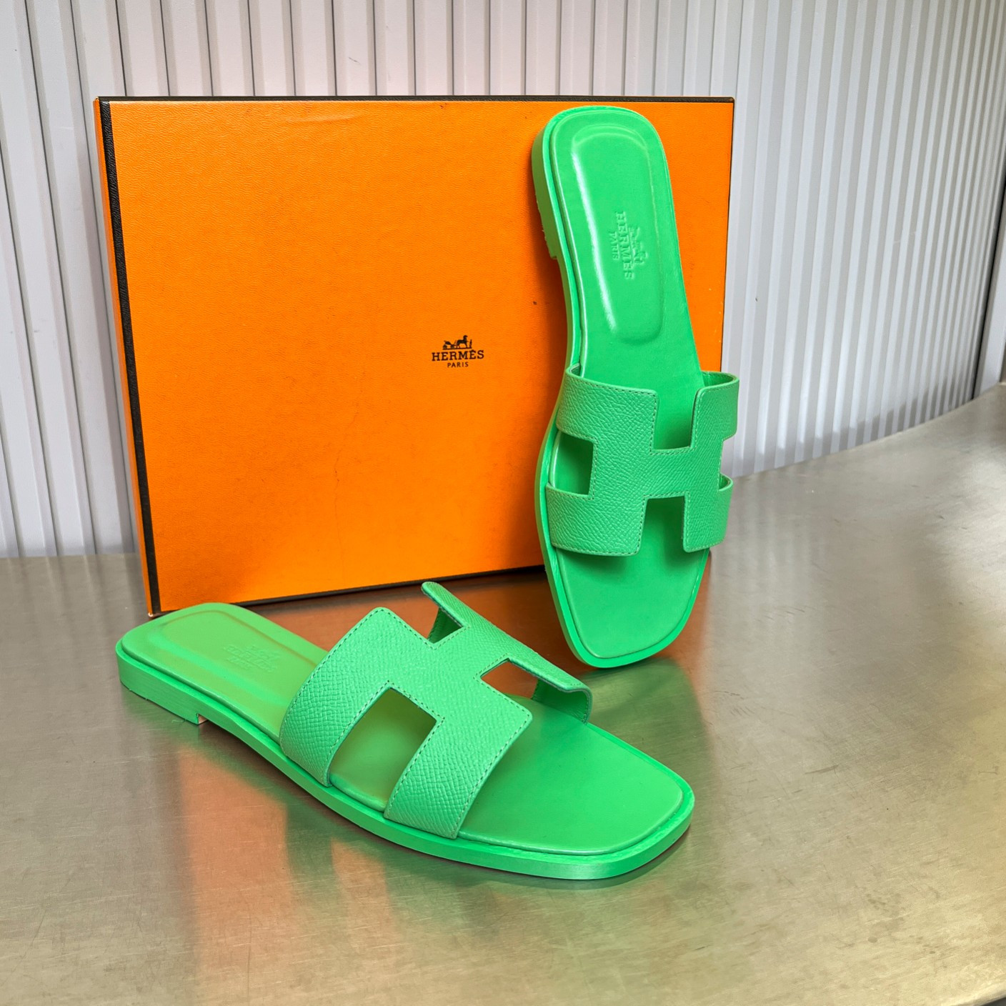 UA Hermès Oran sandal