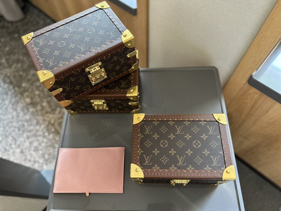 LV M13513 Jewelry Box rose ballerine 9.4 x 4.9 x 9.4 inches