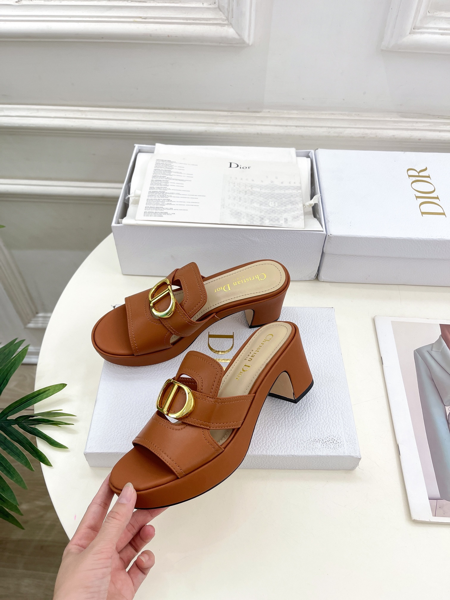 ua D*or 30 montaigne platform slide