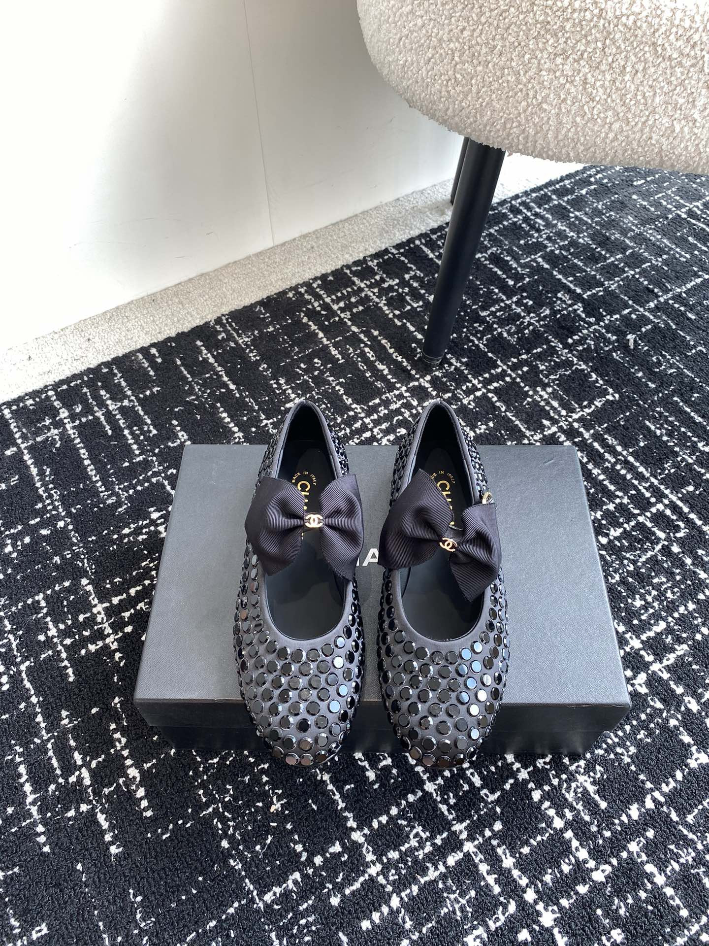 ua Ch*el mary janes flat