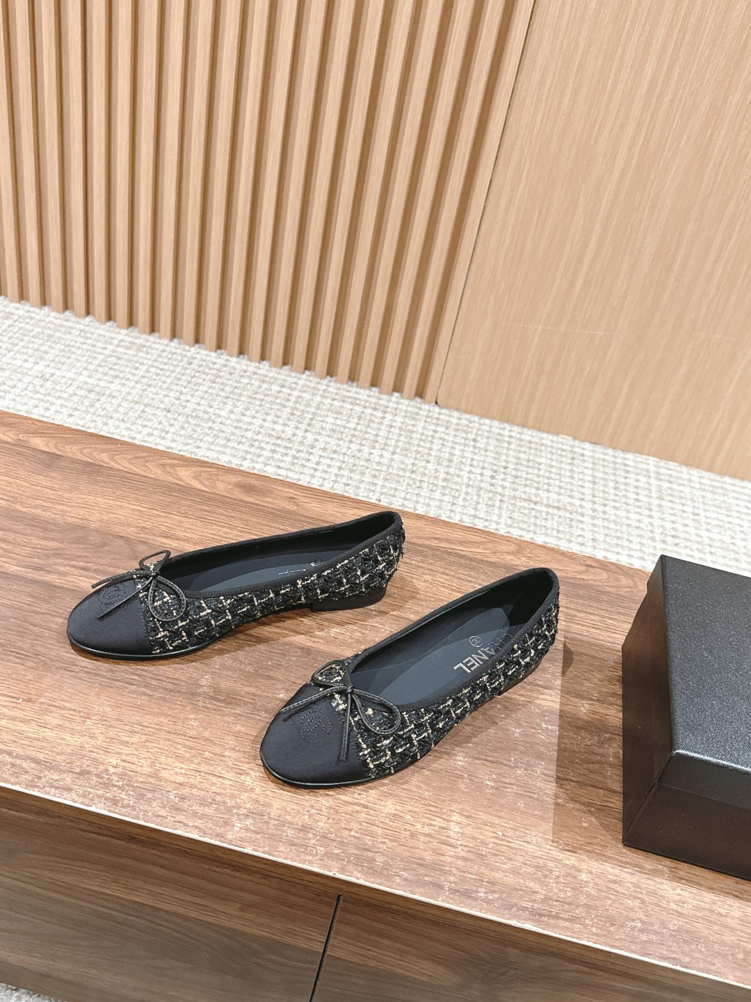 ua Ch*el ballet flats